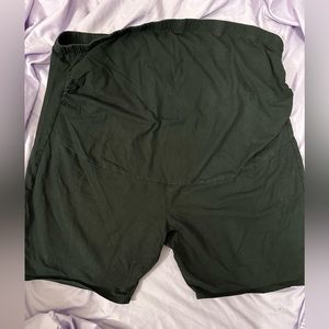Torrid size 6 maternity shorts